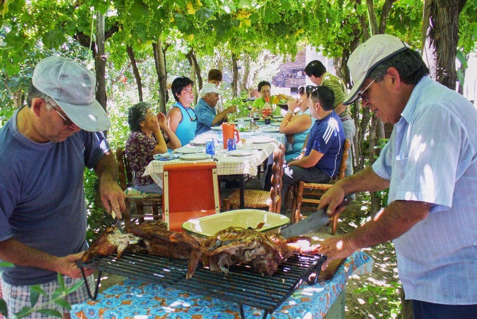 No sólo se prohíben reuniones familiares: mirá lo que dice el DNU | Política