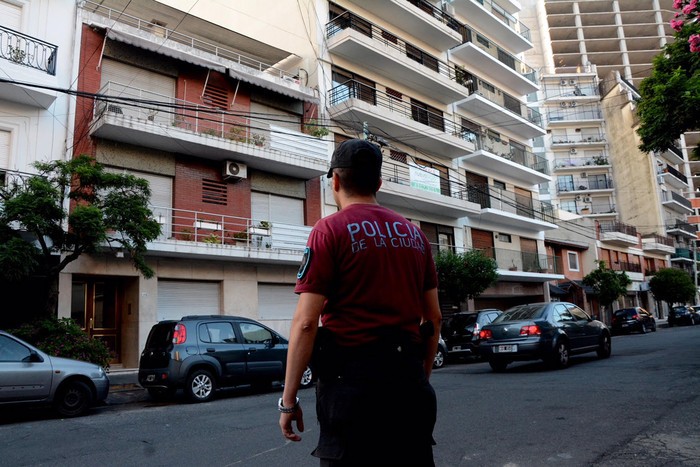 Dos policías de la Ciudad mantuvieron con vida a una mujer electrodependiente durante un corte de luz | Actualidad