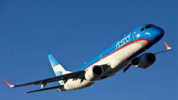 Avión de Austral tuvo que regresar al aeropuerto por un pájaro en una turbina | Actualidad