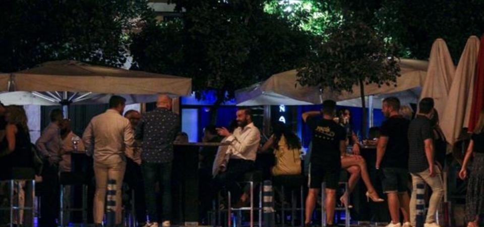Alarma por las "fiestas covid": infectados "descerebrados" que tosen sobre los vasos | Internacionales