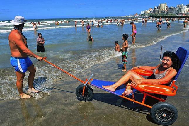 Presentaron un proyecto para que todas las playas argentinas tengan sillas anfibias | Actualidad