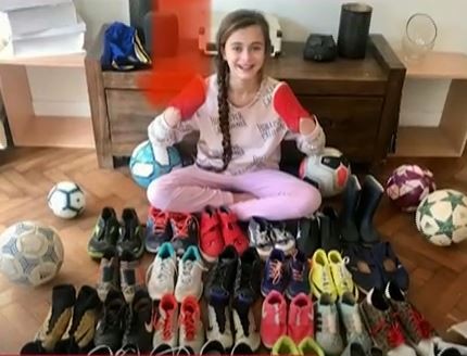 Día del Niño: 123 chicos de La Cava recibieron los botines que reunió Zoe, una futbolista de apenas 10 años | Actualidad