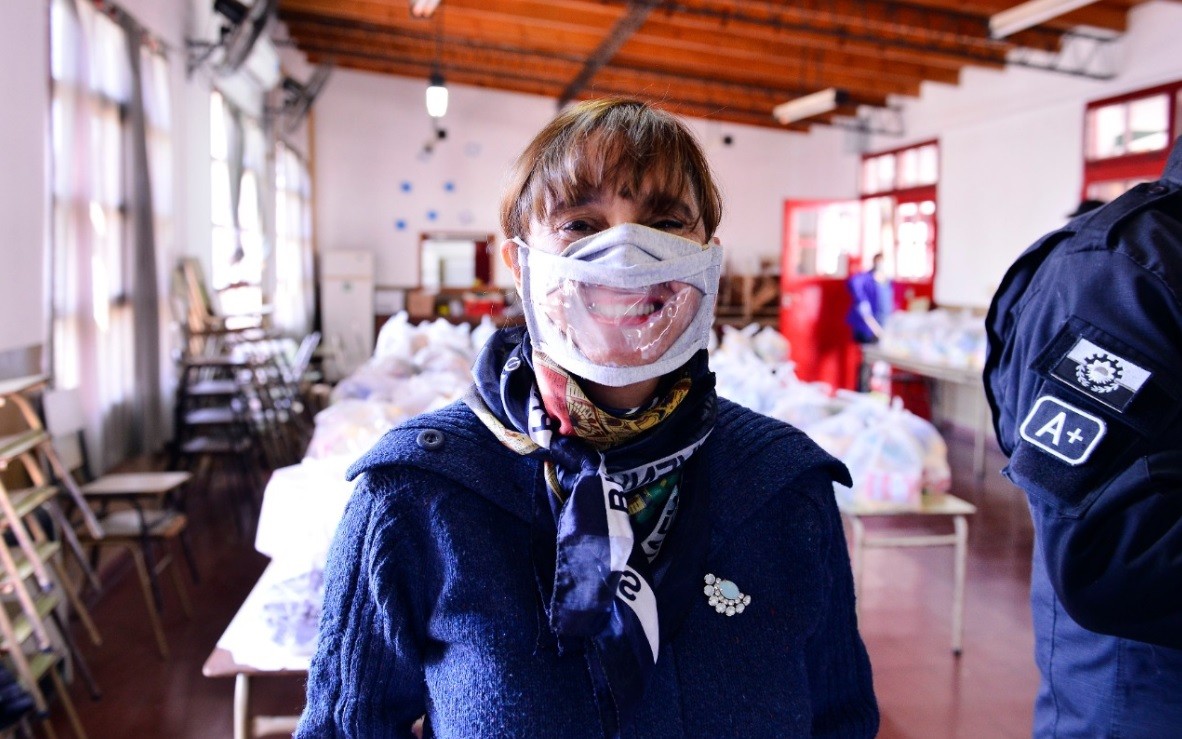 Presos bonaerenses confeccionaron tapabocas especiales para niños sordos e hipoacúsicos | Actualidad