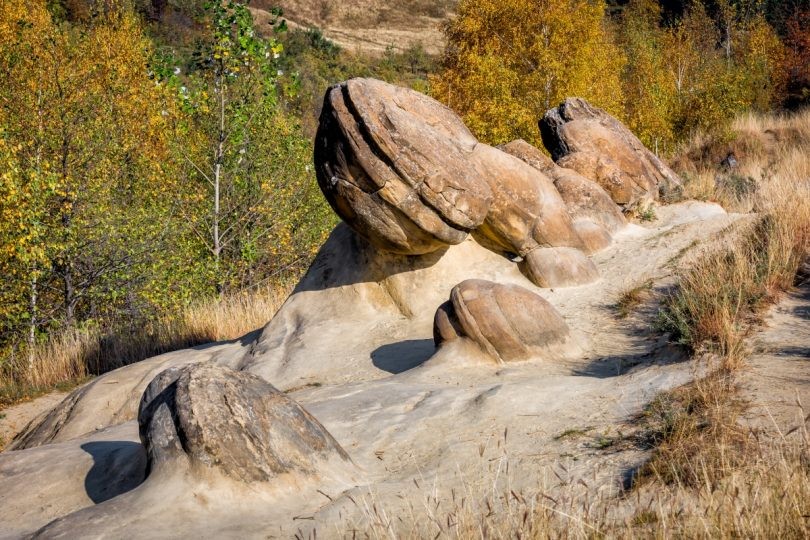 El misterio de las "piedras vivas" de Rumania: crecen, respiran y se reproducen | Internacionales