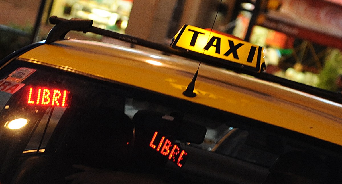 Taxistas rosarinos pagarían sus multas por infracciones menores con viajes comunitarios | Actualidad