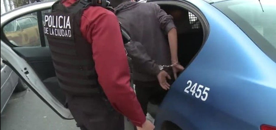 Detuvieron al policía que mató a uno de los ladrones que lo asaltó en Pompeya | Actualidad