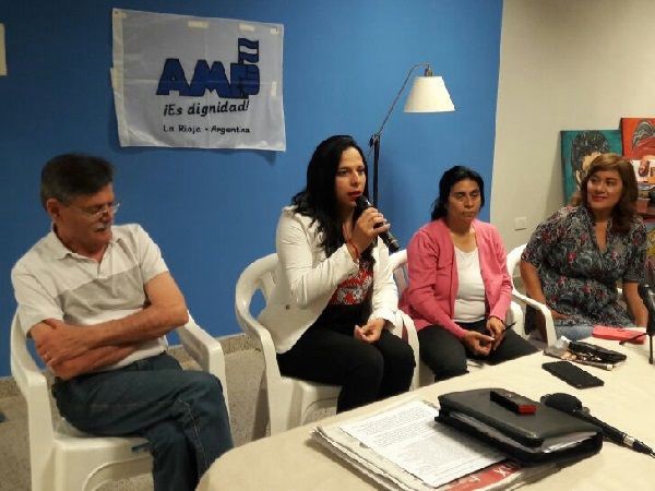 Gremio de docentes de La Rioja presentó a una docente a quien acompañó en el proceso de cambio de género | Actualidad
