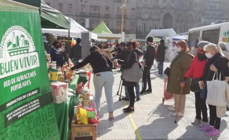 Plaza Congreso: entregan alimentos saludables gratis a jubilados | Actualidad