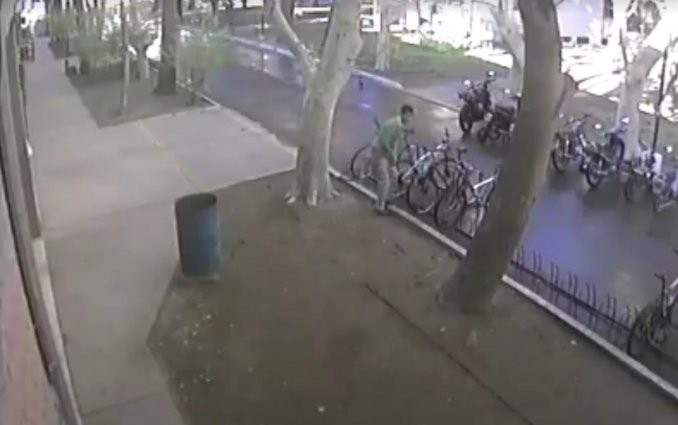 Le robaron la bici en la Facultad, encontró el video y escrachó al ladrón | Actualidad