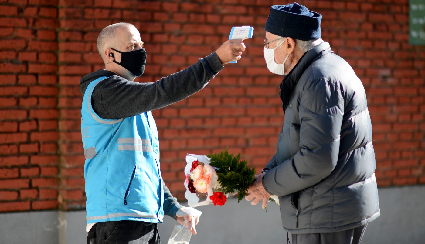 Gran afluencia de personas en la apertura de los cementerios en la Ciudad | Actualidad