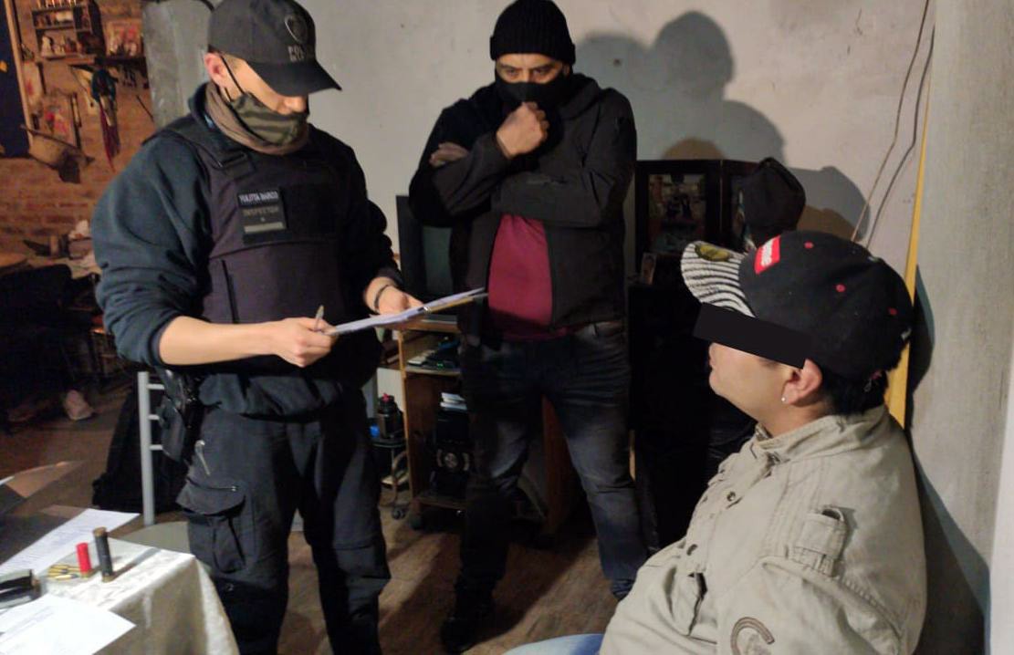 Detienen a dos hombres acusados de incendiar patrulleros de la Policía de la Ciudad | Actualidad