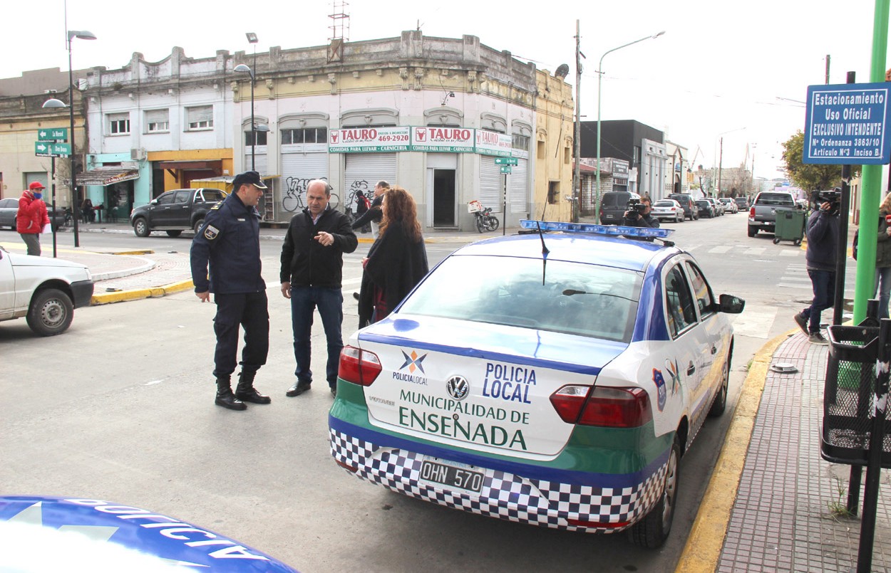 Vecinos lincharon a un hombre acusado de abuso y los policías tuvieron que hacerle RCP | Actualidad