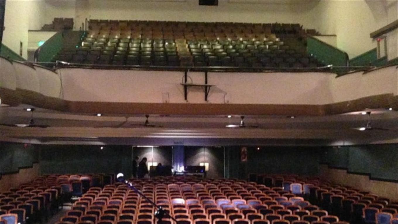 Una mujer tiró a una nena de 5 años desde el primer piso de un teatro porteño | Actualidad