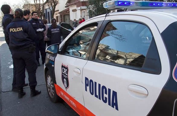 Mató de un escopetazo a un ladrón que entró a su casa tras patear y romper la puerta | Actualidad