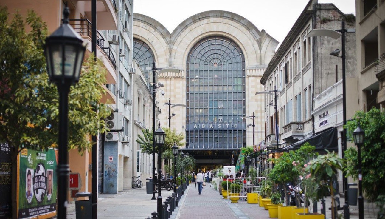 El ministro Giusti recorrió el shopping Abasto para evaluar medidas sanitarias | Política