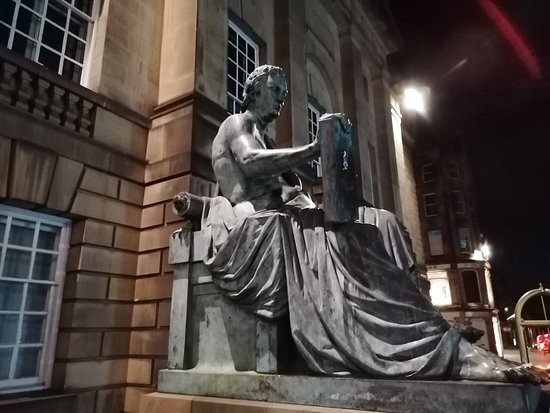 Una universidad escocesa quitó el nombre de David Hume de una torre tras acusarlo de racista | Internacionales