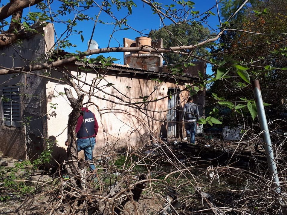 Colgaba la ropa en su casa y la mataron al quedar en medio de un tiroteo entre vecinos | Actualidad