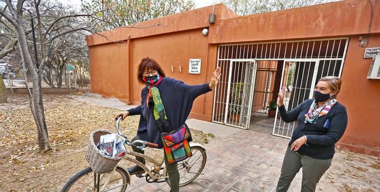 Santiago del Estero: una "bicibiblioteca" entrega libros durante la pandemia | Actualidad