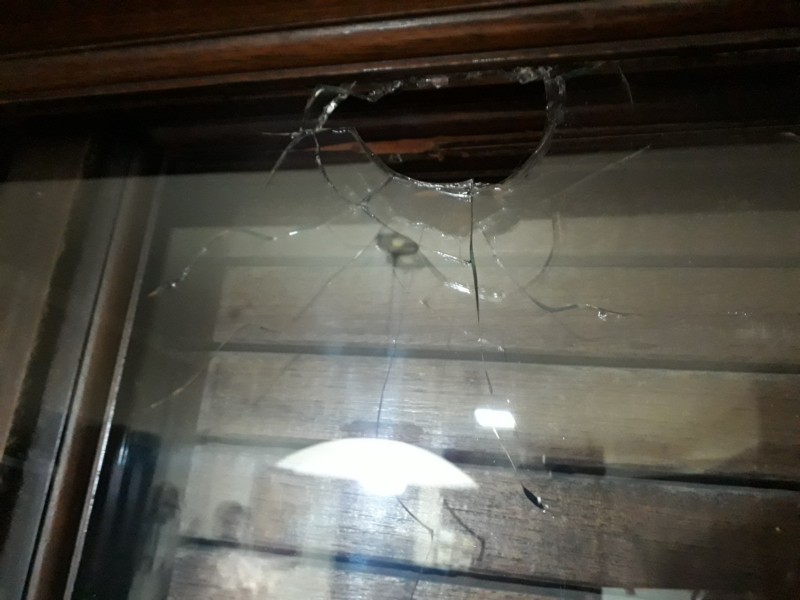 Pudo ser una tragedia en Tres Arroyos: una bala perdida entró a su casa y cayó en la cocina | Actualidad