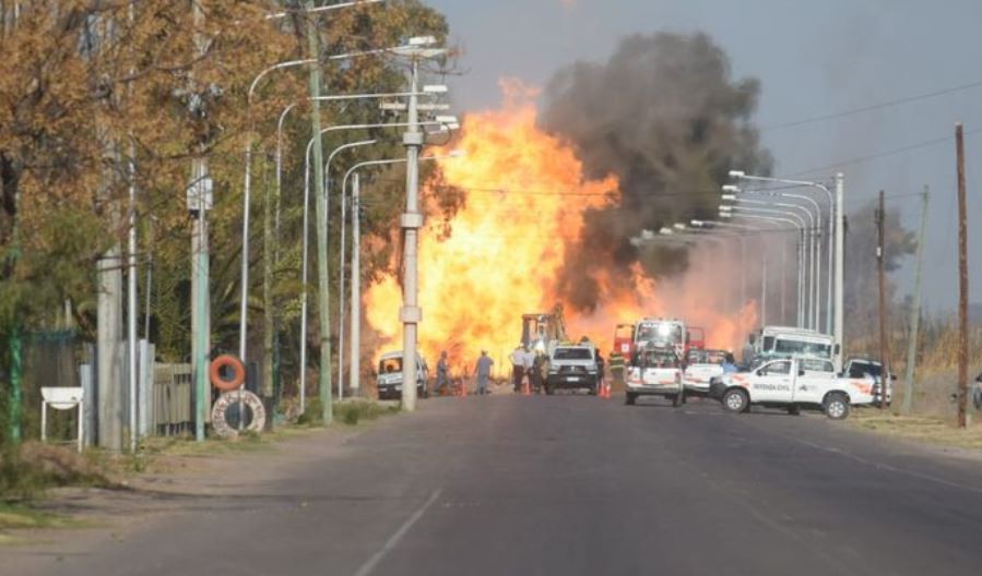 Impresionante incendio tras una fuga de gas en Fray Luis Beltrán | Actualidad