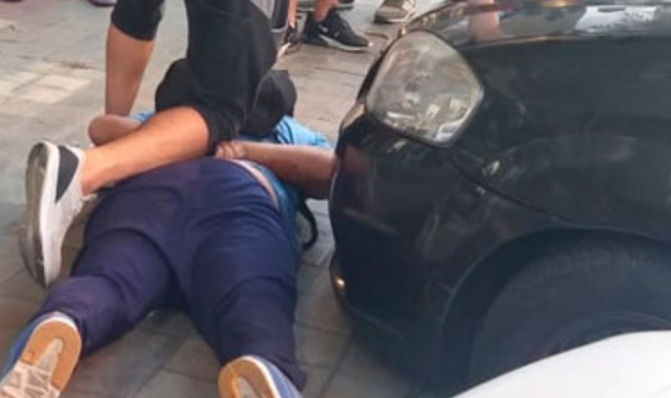 Menores balearon a un hombre para robarle y huyeron: vecinos los detuvieron | Actualidad