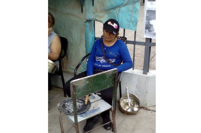 Tribunal ordena cerrar página de Facebook de una mujer que reclama la devolución de su hija entregada en guarda a otra familia | Actualidad