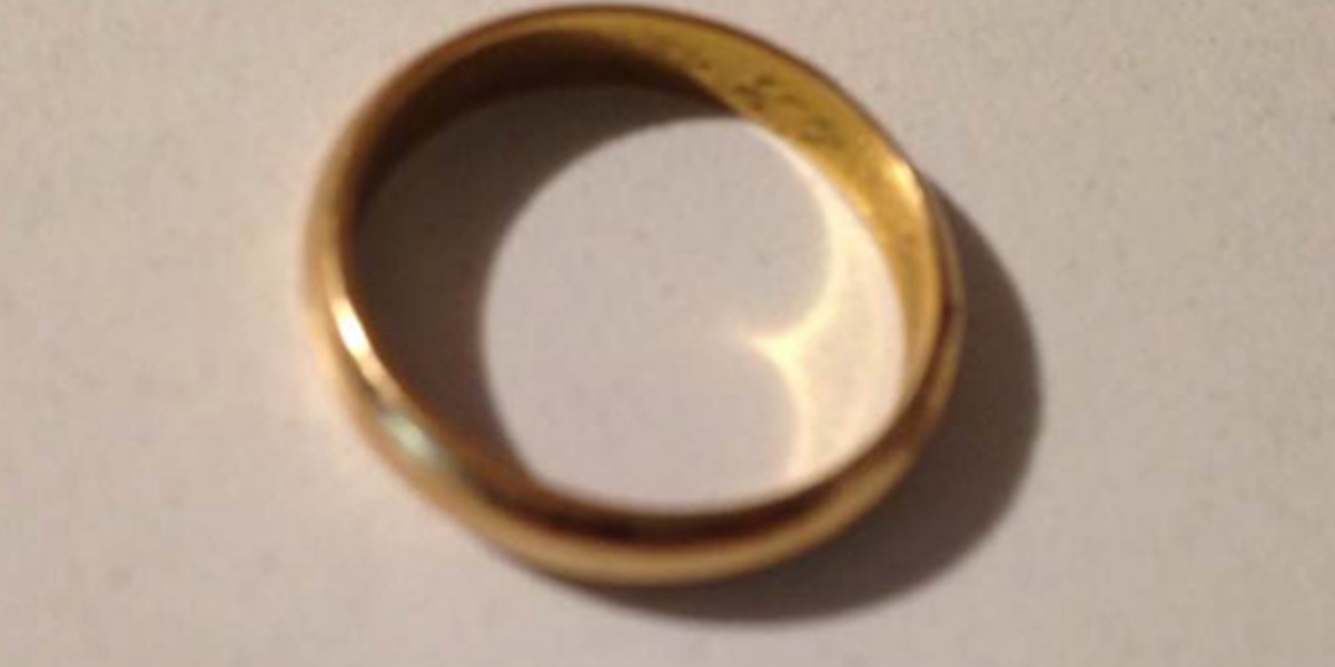 Encontró una alianza de 1948, la difundió en las redes y localizó a su dueña de 90 años | Actualidad