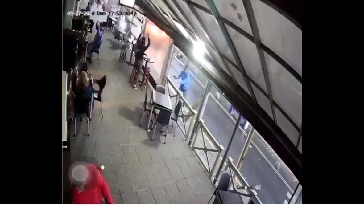 Violento asalto a un bar de Wilde: uno de los ladrones portaba una ametralladora | Actualidad