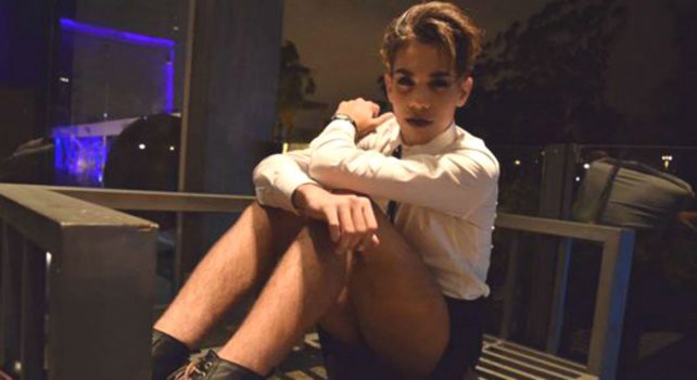 Autoridades de un colegio le impidieron a un joven ir vestido de mujer a su graduación | Actualidad