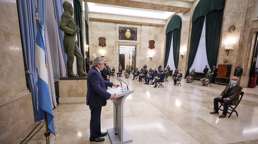 Oficializan mejoras salariales para personal de Fuerzas Armadas y de Seguridad | Política