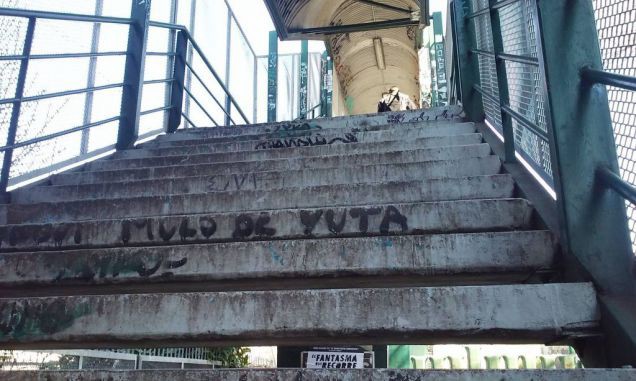 Murió cuando lo tiraron por las escaleras de  la estación Temperley | Actualidad