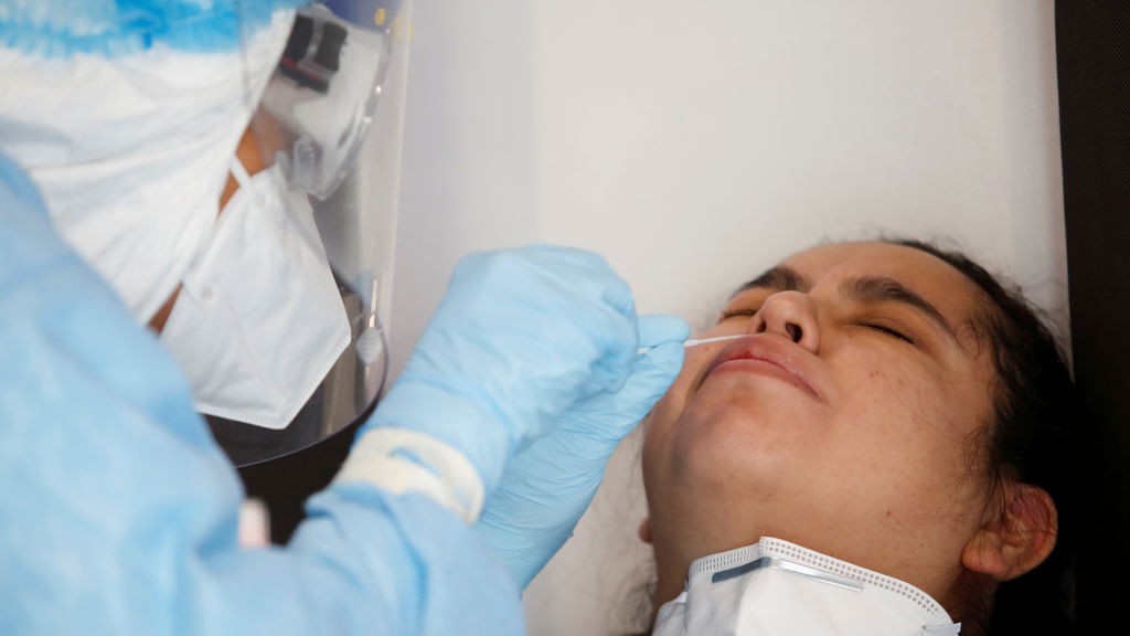 Reportan el primer caso de una paciente que se infectó de coronavirus y gripe al mismo tiempo | Internacionales