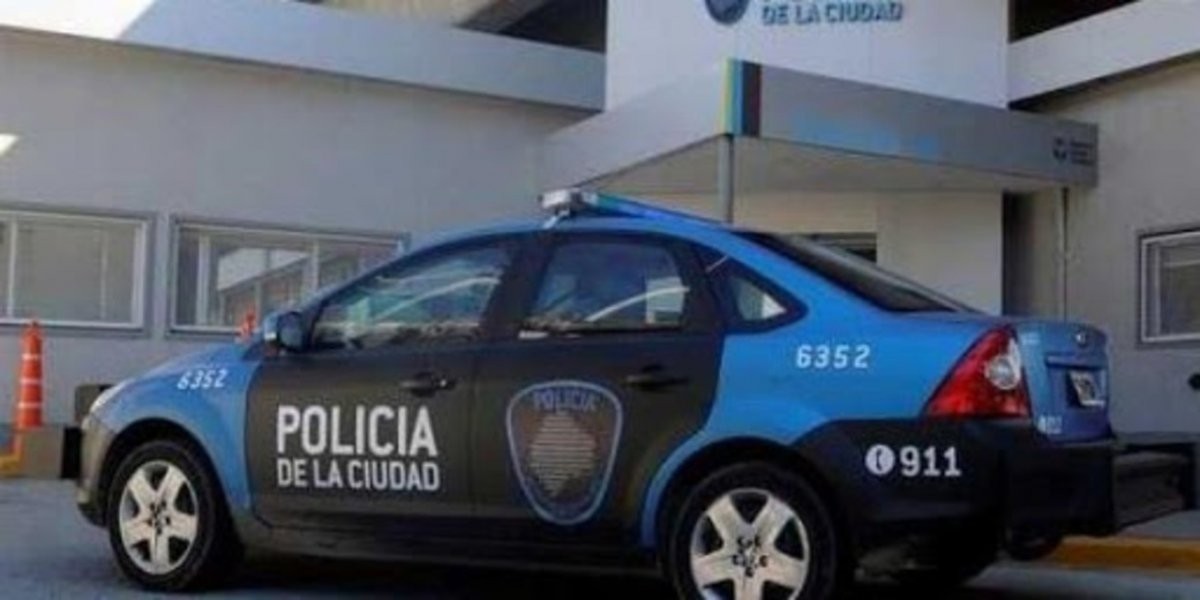 Un "dealer" buscado por la Justicia fue detenido con cocaína en el barbijo | Actualidad