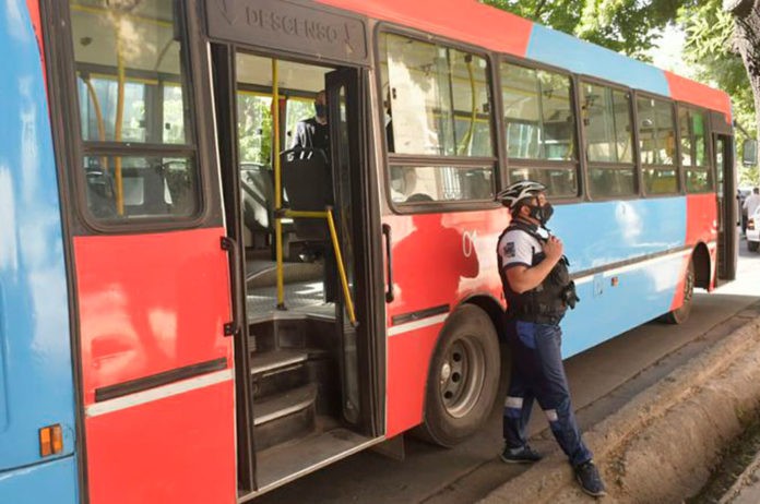 Mendoza; un colectivero atropelló y mató a un ladrón que intentó asaltarlo | Actualidad