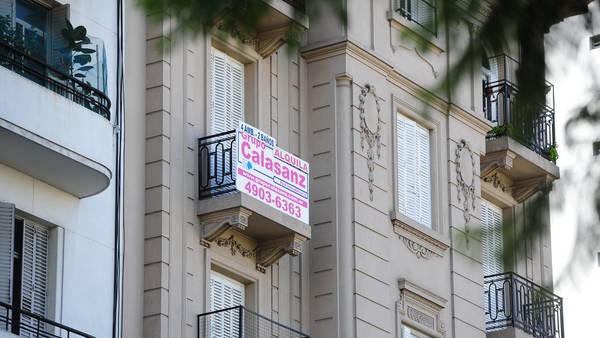 Inquilinos de la Ciudad ya no deberán pagar comisiones ilegales en 2017 | Actualidad