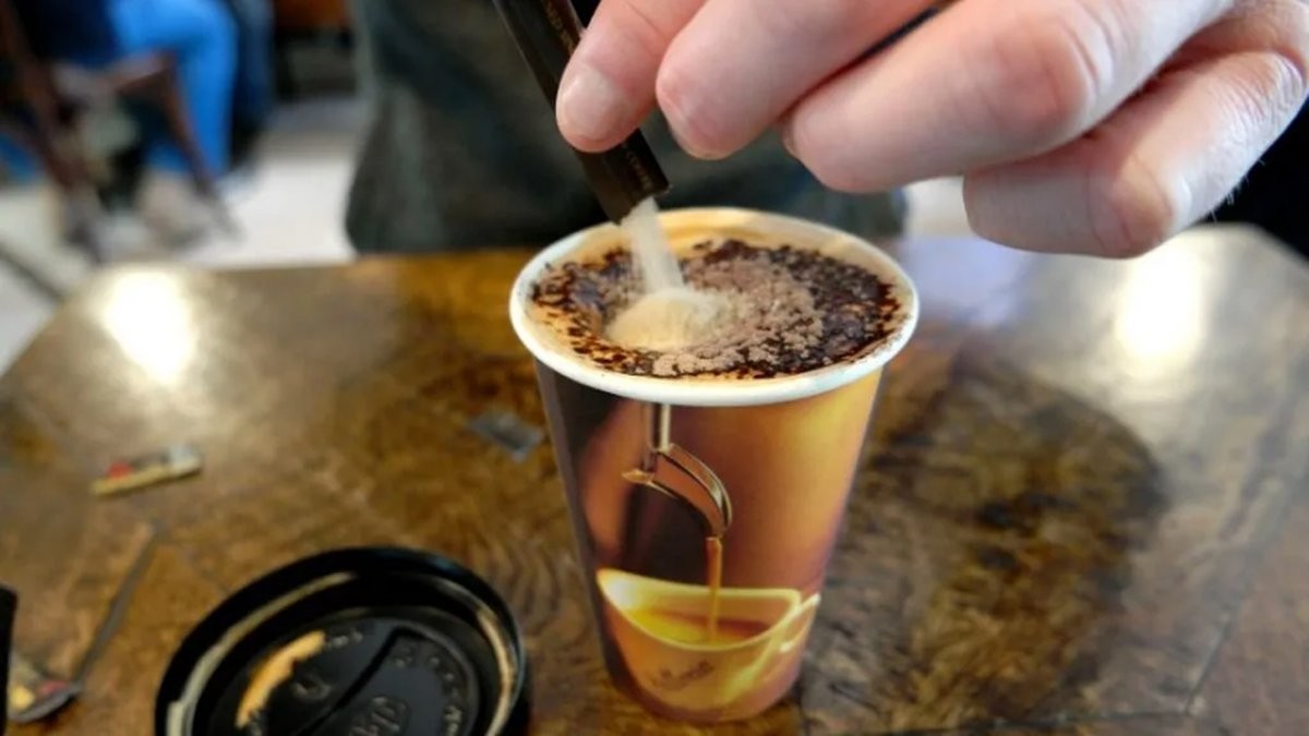 La mujer que intentó que despidieran a un compañero de trabajo poniéndole veneno al café | Curiosidades