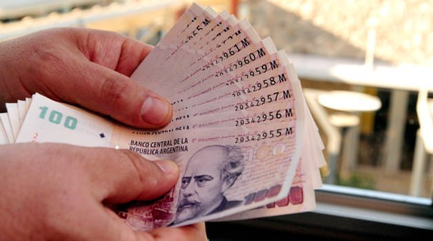 Oficializaron la suba del salario mínimo: cómo se aplicará y a quiénes alcanza | Política