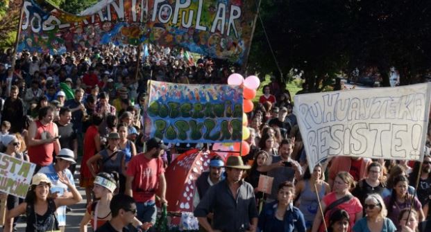 Multitudinaria marcha en El Bolsón contra el loteo de tierras | Actualidad