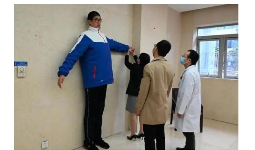 2,21 metros a los 14 años: en busca de Guinness | Curiosidades