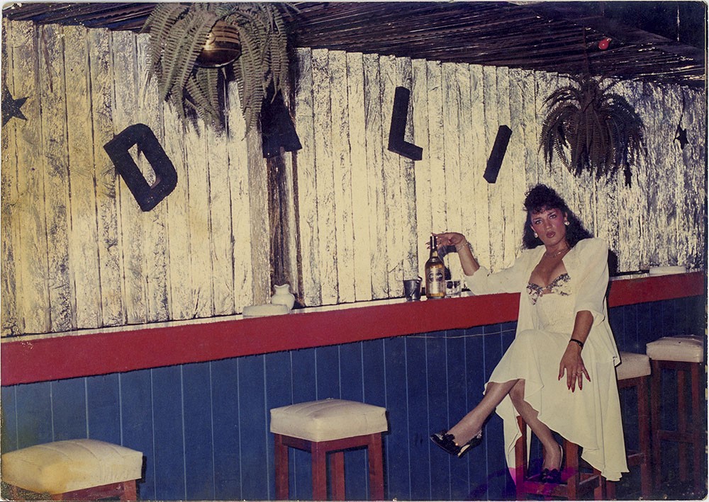 Publican el primer libro de fotografías que busca preservar la memoria trans | Actualidad