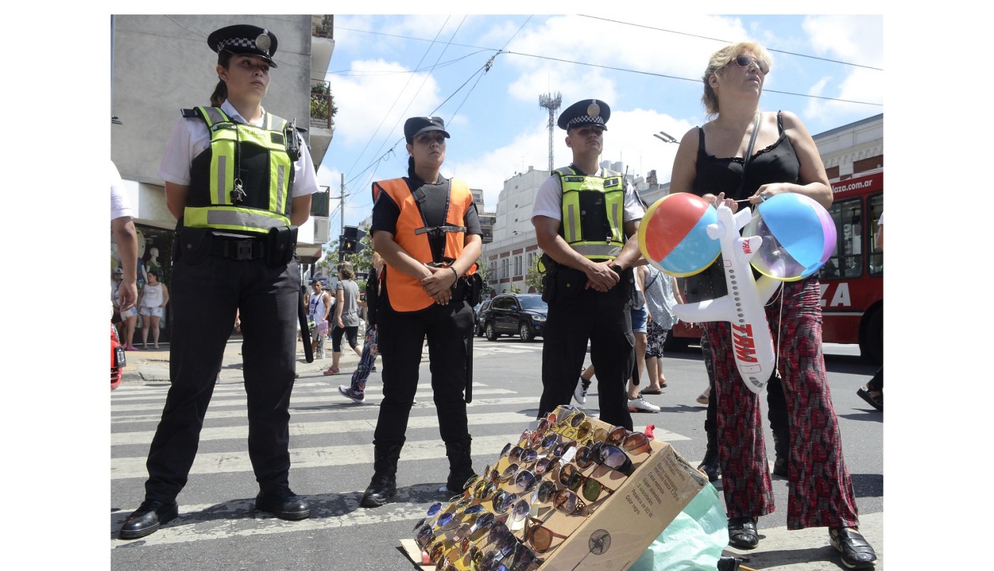 Fiscal general porteño presentará denuncia por pago de coimas de los manteros a la Policía | Actualidad