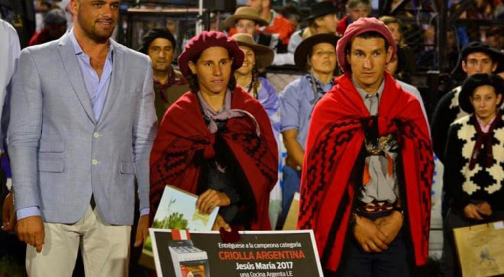 Polémica en Jesús María por el premio que le dieron a la ganadora de la jineteada de mujeres | Actualidad