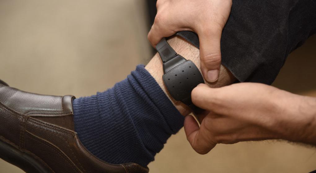 Colocaron la primera tobillera electrónica a un hombre acusado por violencia de género en Córdoba | Actualidad