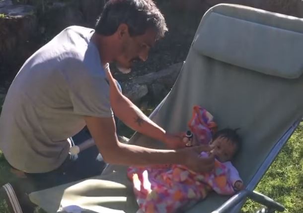 Solicitan ayuda para un papá viudo que cuida a su beba internada en el Garrahan | Actualidad