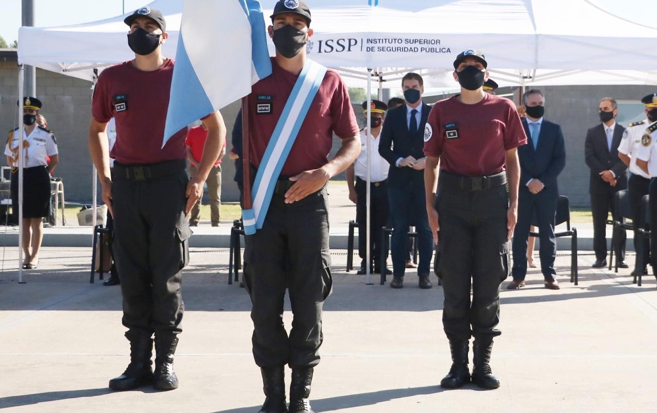 Los cadetes de la Policía de la Ciudad juraron fidelidad a la Bandera | Actualidad