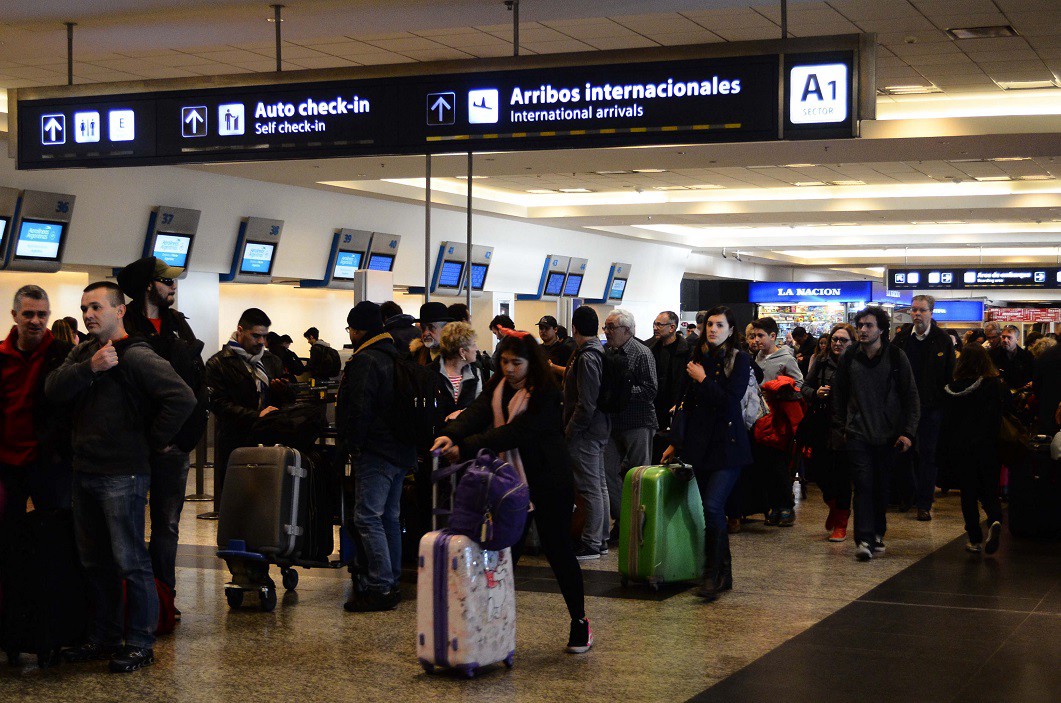 Flexibilizan el control aduanero a residentes provenientes del exterior | Actualidad