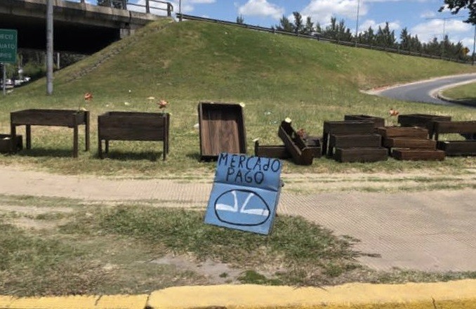 La historia del vendedor de macetas que se hizo viral por su dibujo del logo de Mercado pago | Actualidad