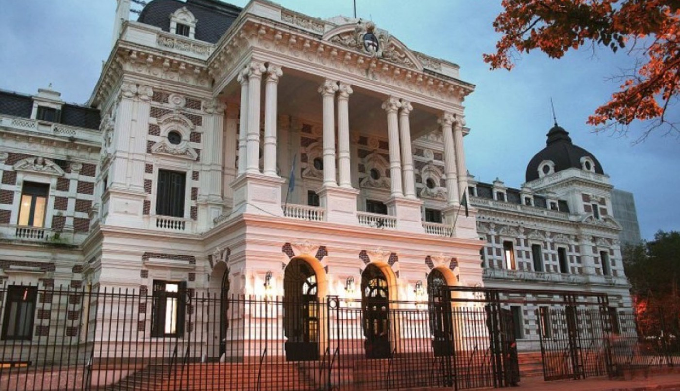 Prorrogan caducidad de vacaciones de estatales bonaerenses esenciales hasta diciembre de 2021 | Actualidad