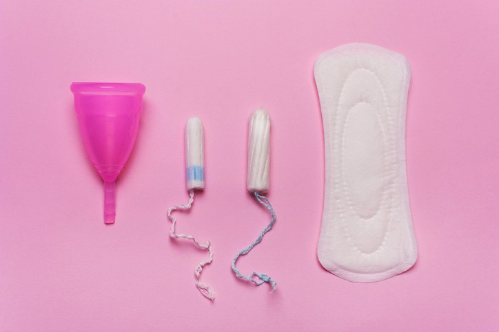 Primer país en aprobar ley de acceso gratuito universal a productos menstruales | Internacionales
