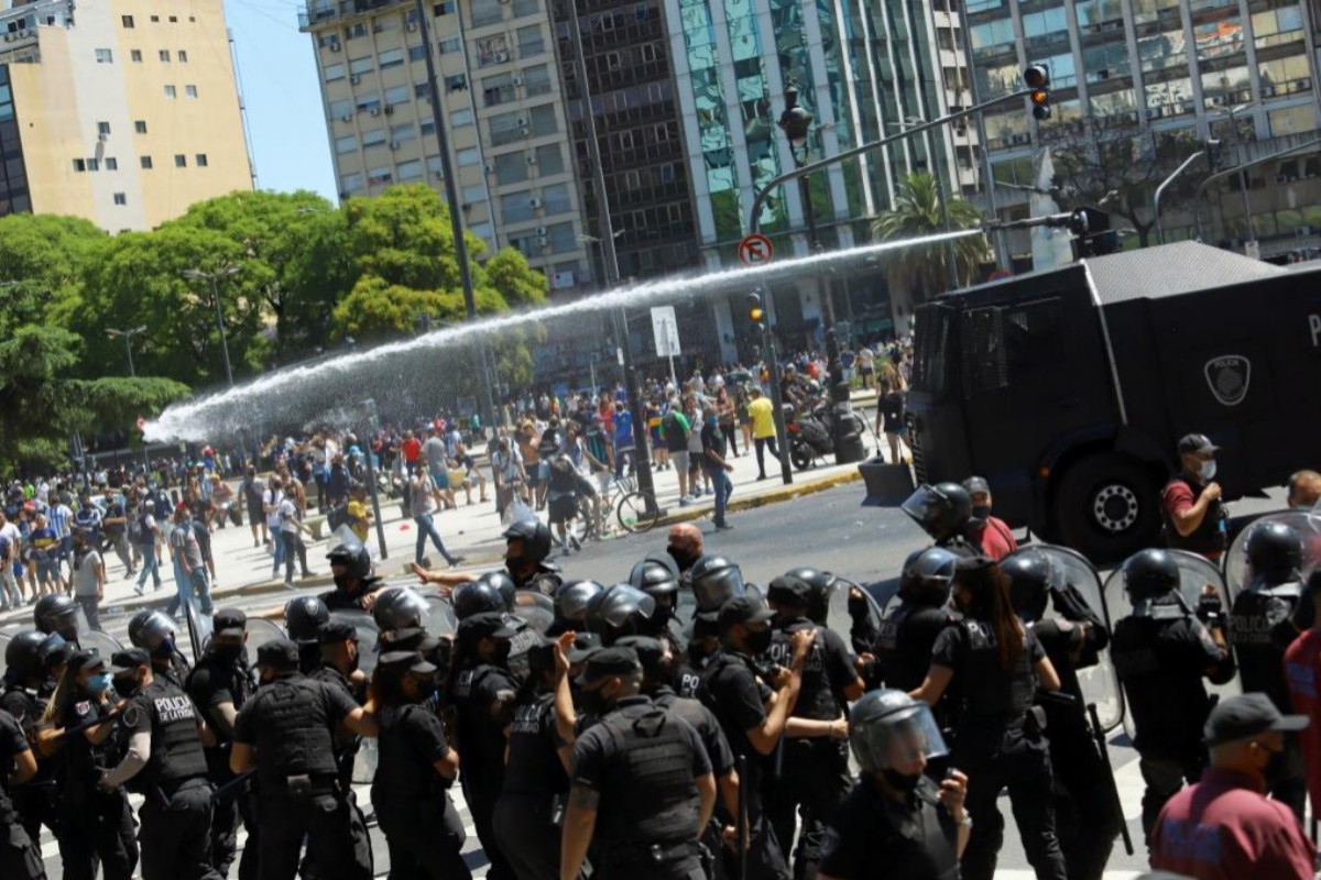 El Gobierno apuntó contra la Ciudad por los incidentes en el velatorio de Maradona | Política